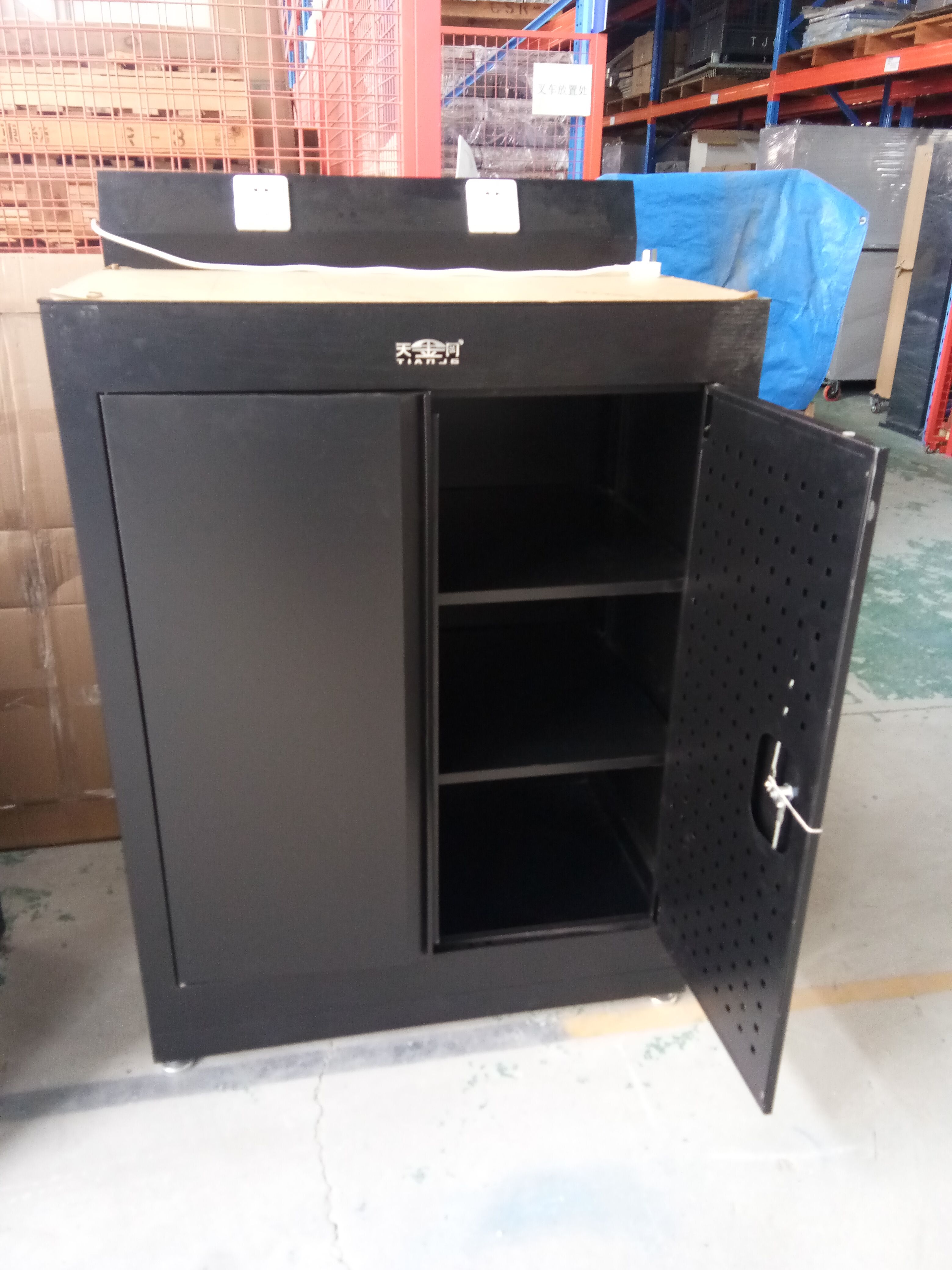 奧迪專用工具柜是如何提高企業6S管理標準的？