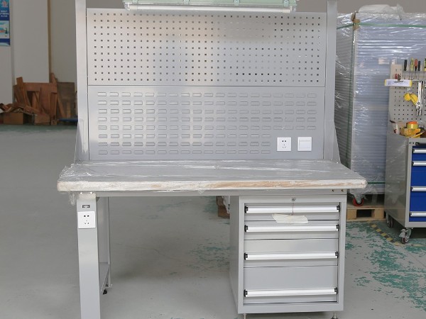 在蘇州怎么選擇好的鉗工臺廠家？【天金岡】